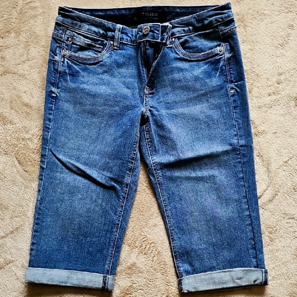 WHITE HOUSE BLACK MARKET CROPOED JEANS